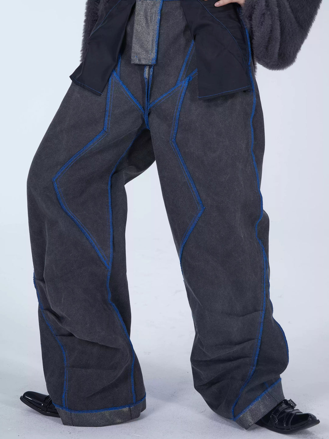 EMBRYO REVERSE CORE metallic canvas wide-leg pants — dark reverse-side back view