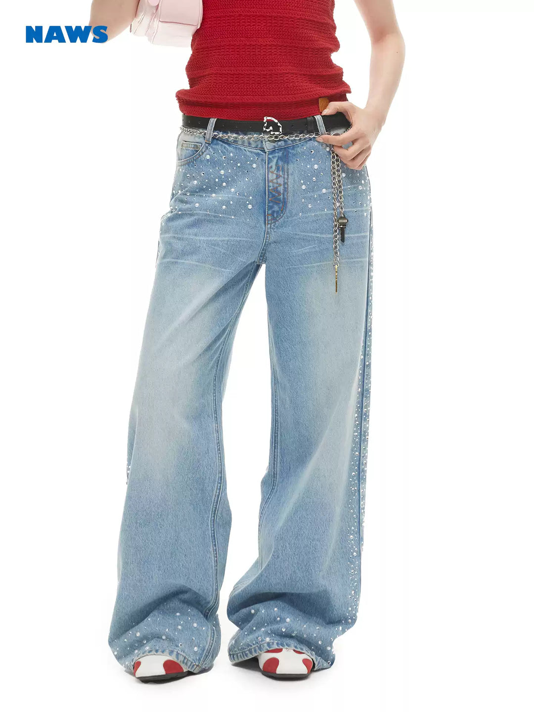 NAWS MONTAIGNE horseshoe leather belt — close modeled view highlighting the construction