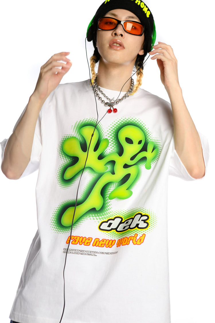DEADENDKIDS ALIEN INVASION oversized graphic tee — construction detail