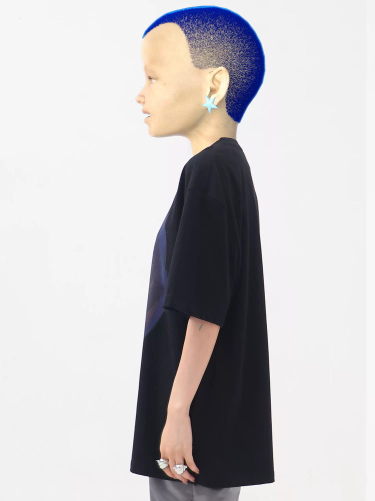 EMBRYO E23 LITTLE ONE oversized black graphic tee — alternate modeled angle