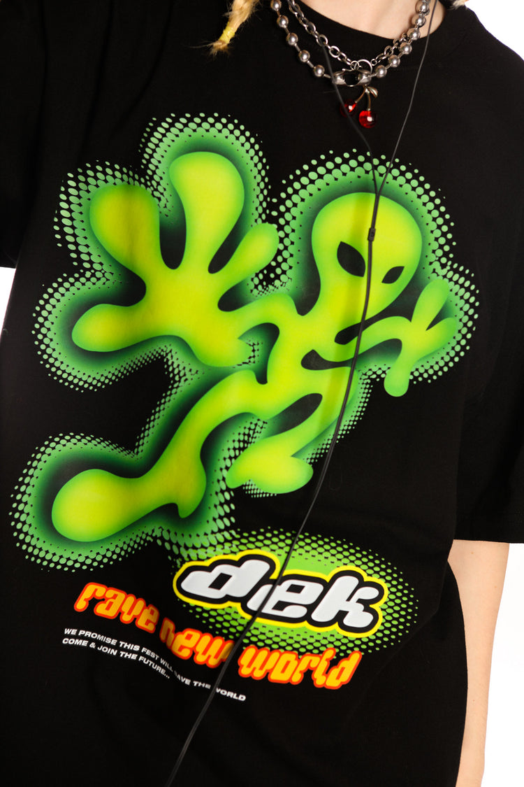 DEADENDKIDS ALIEN INVASION oversized graphic tee — rear modeled view