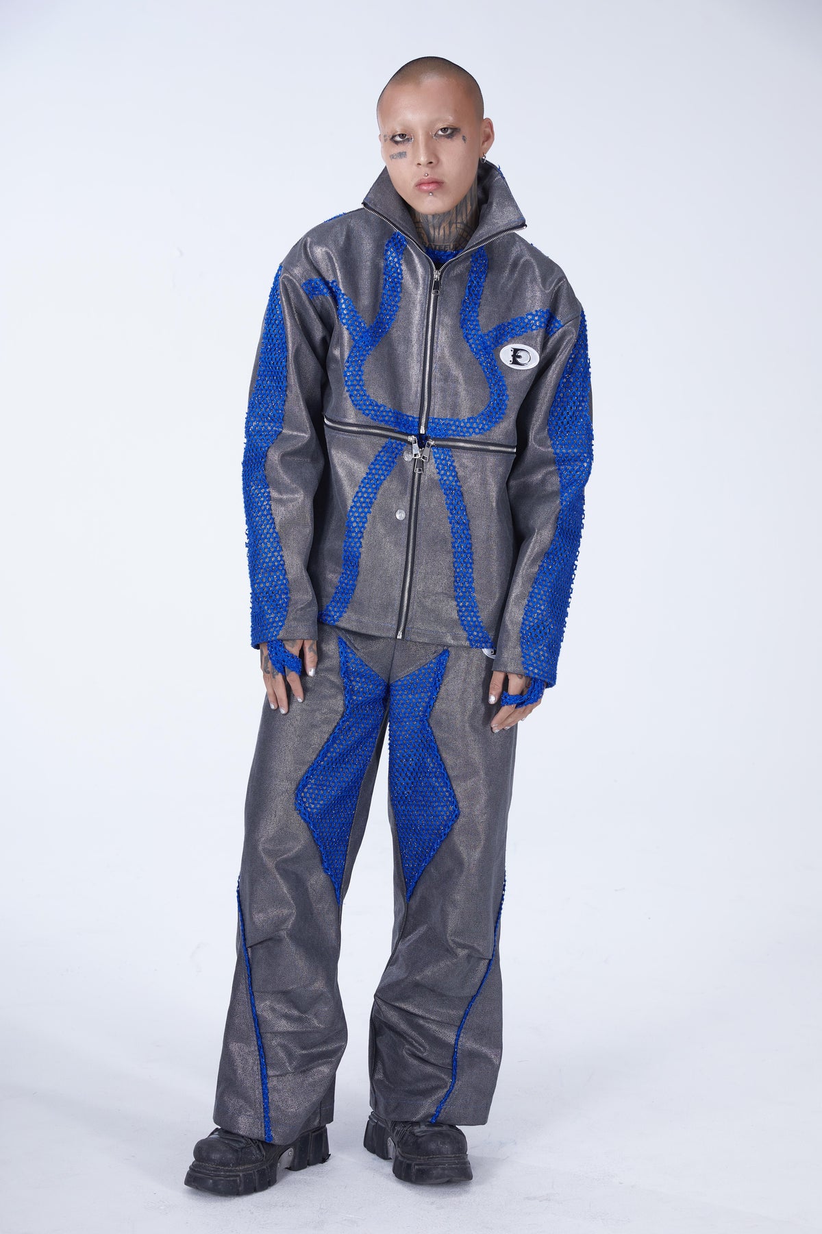 EMBRYO METAL SHELL convertible canvas jacket — full-length modeled styling view