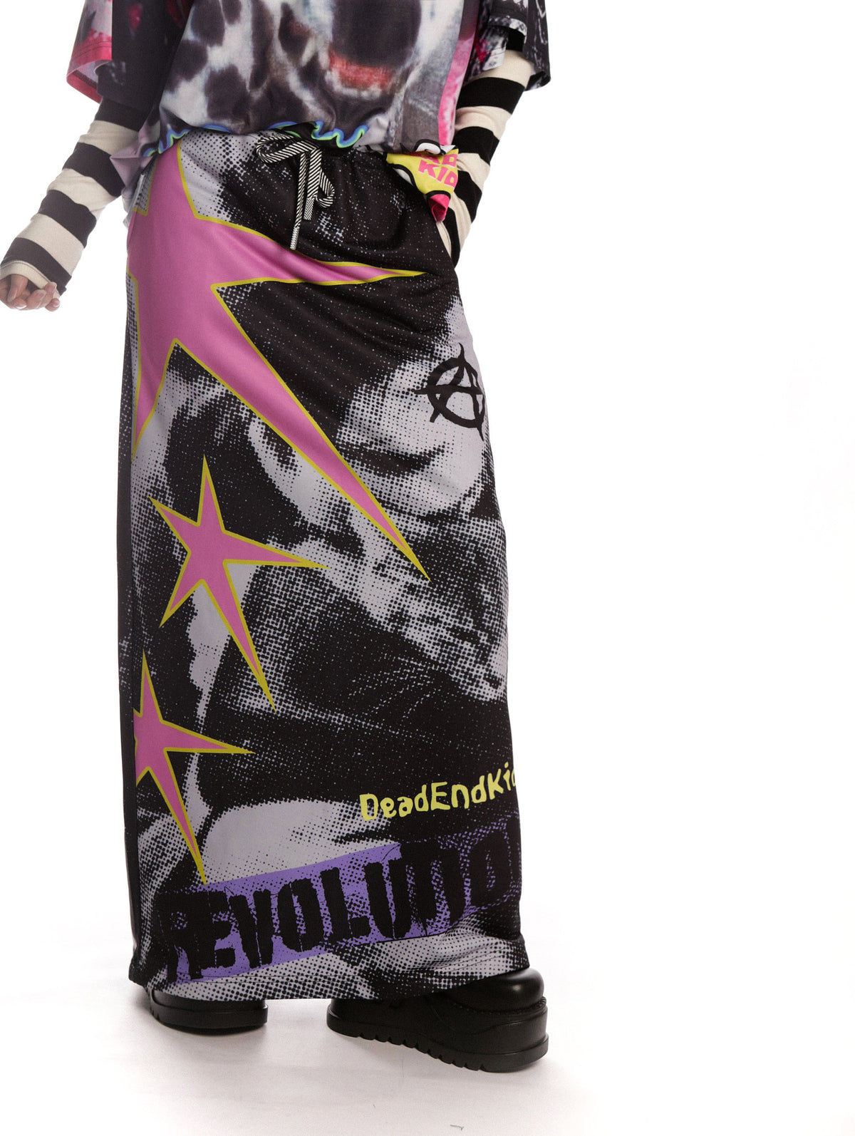 DEADENDKIDS PUNK RIOT printed sweatshirt maxi skirt — close modeled view