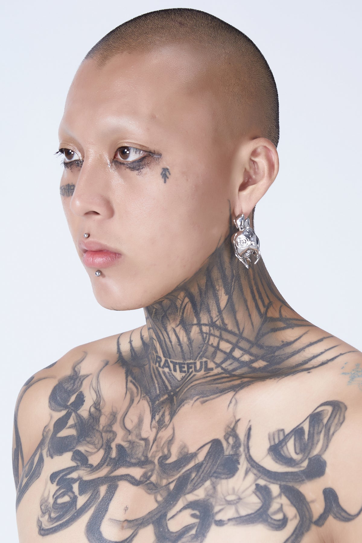 EMBRYO VENOM CLAW sculptural earrings — rear modeled view