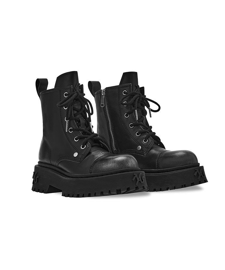 NAWS KNIGHT leather platform lace-up boots in SEA NIGHT BLACK — three-quarter shoe-only view showing the brushed finish.