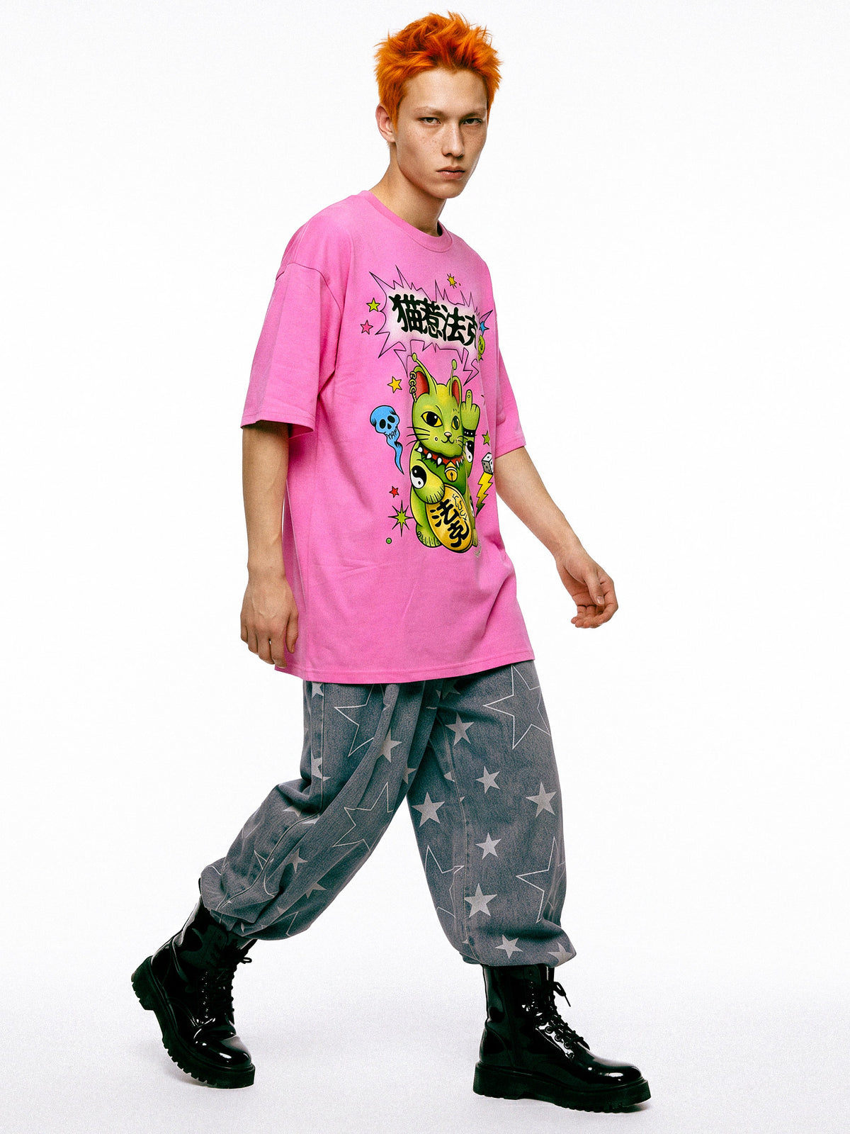 DEADENDKIDS LUCKY ALIEN CAT oversized graphic tee — alternate modeled angle