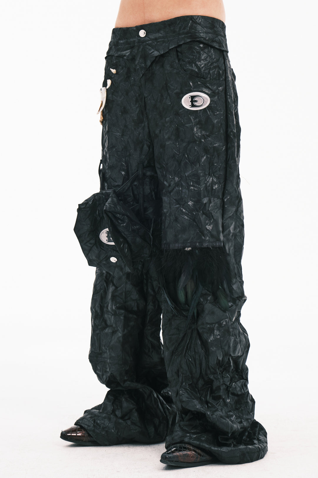 EMBRYO FEATHER LEG detachable-pouch flare pants — additional product detail view