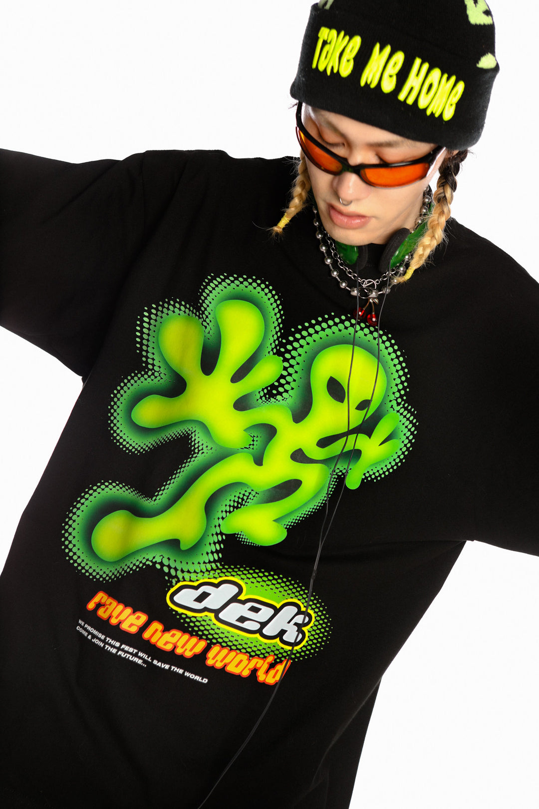 DEADENDKIDS ALIEN INVASION oversized graphic tee — construction detail