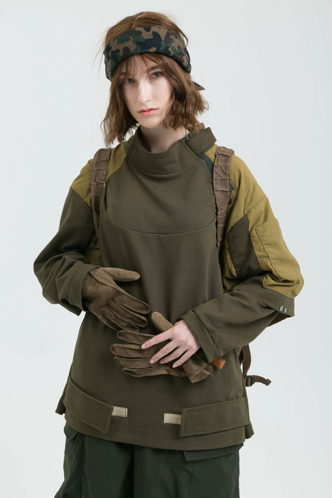 ERRORCODE ROBOT detachable-sleeve multi-pocket sweatshirt, front modeled view with sleeves attached