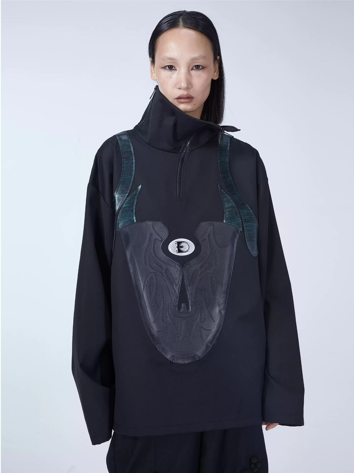 EMBRYO SHOE COLLAR asymmetrical sweatshirt — side or detail presentation