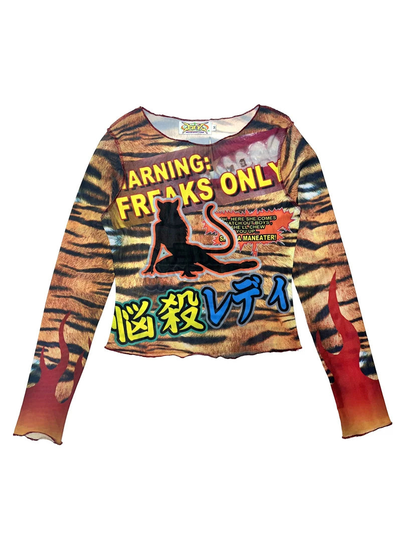 DEADENDKIDS GRAPHIC RIOT fitted mesh top — close modeled view