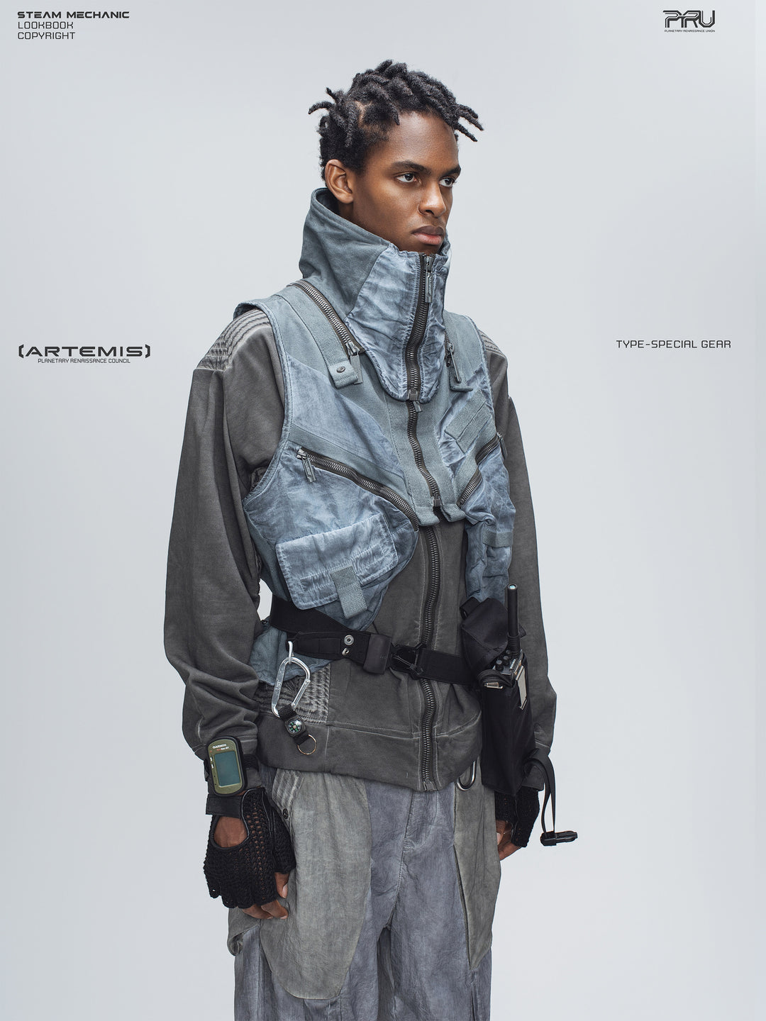 FISSION modular vest — star blue side-front modeled close-up of the modular pockets