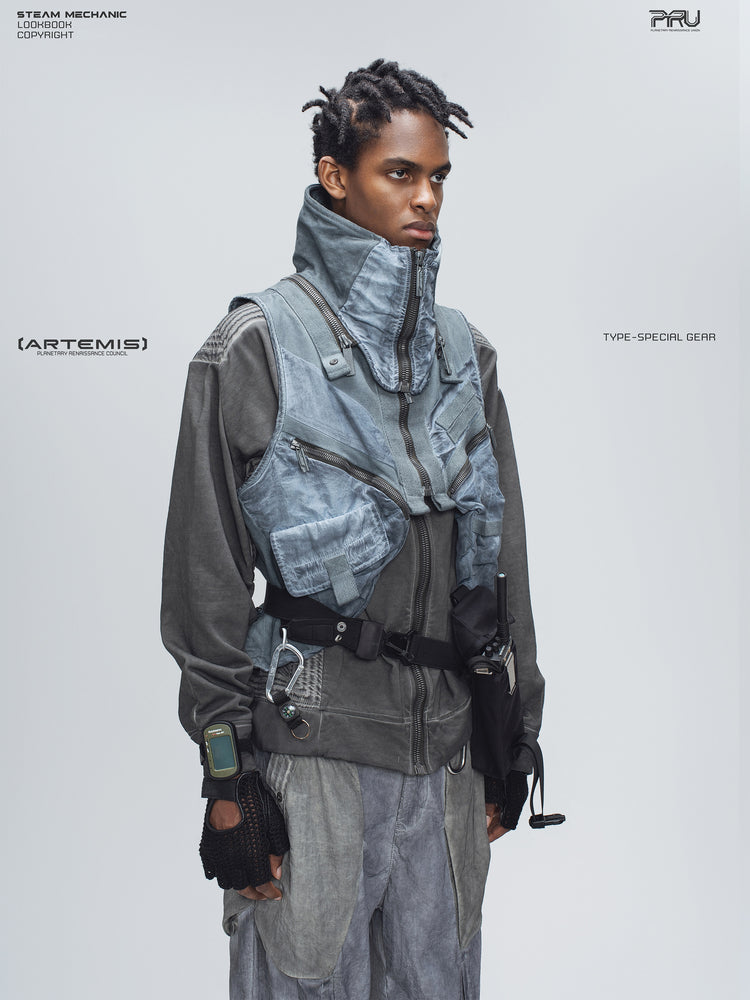 FISSION modular vest — star blue side-front modeled close-up of the modular pockets