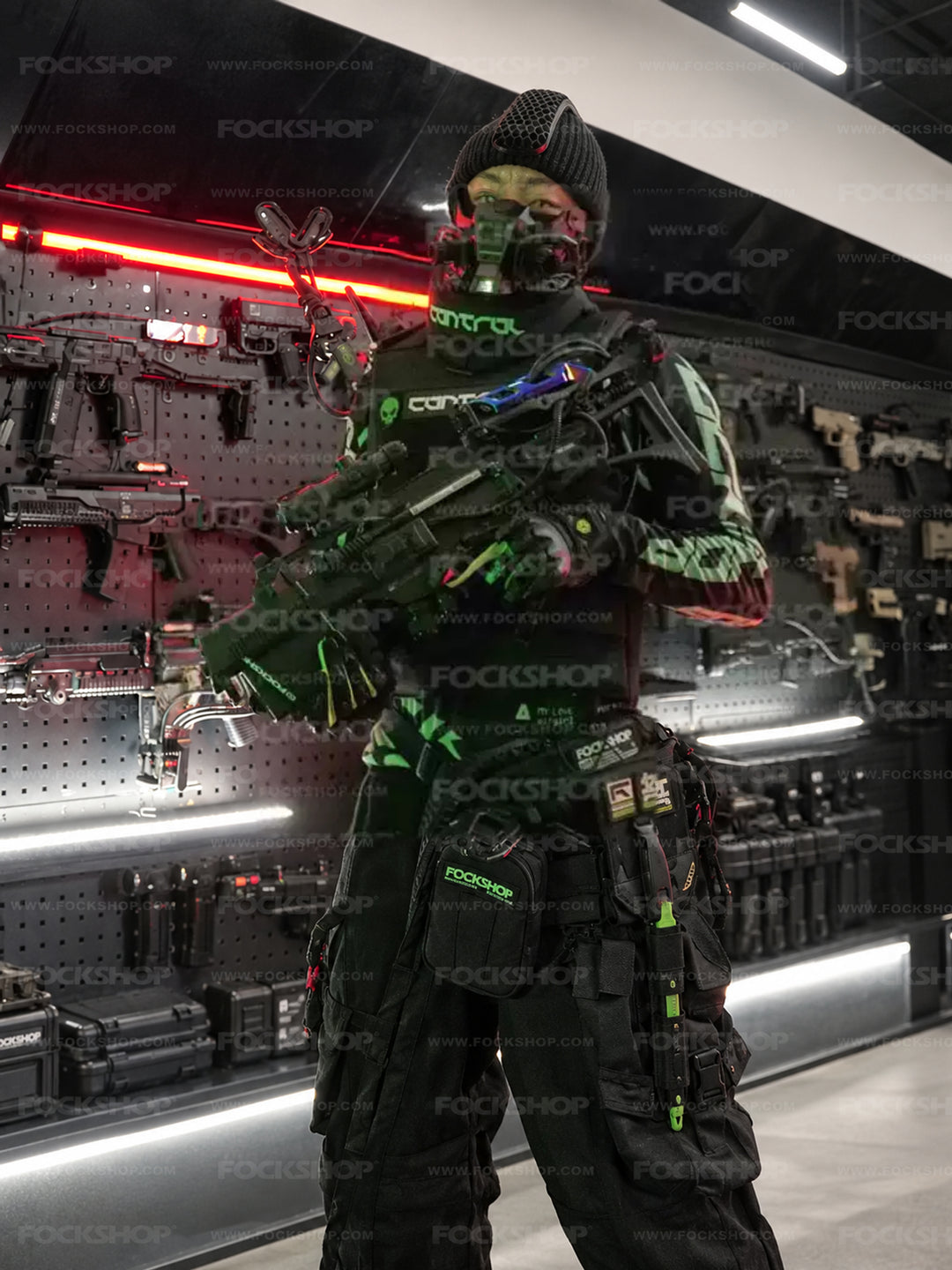 FOCKSHOP FIGHTING SPIRIT cyber mask — black Version 1 mask in a second modeled costume portrait