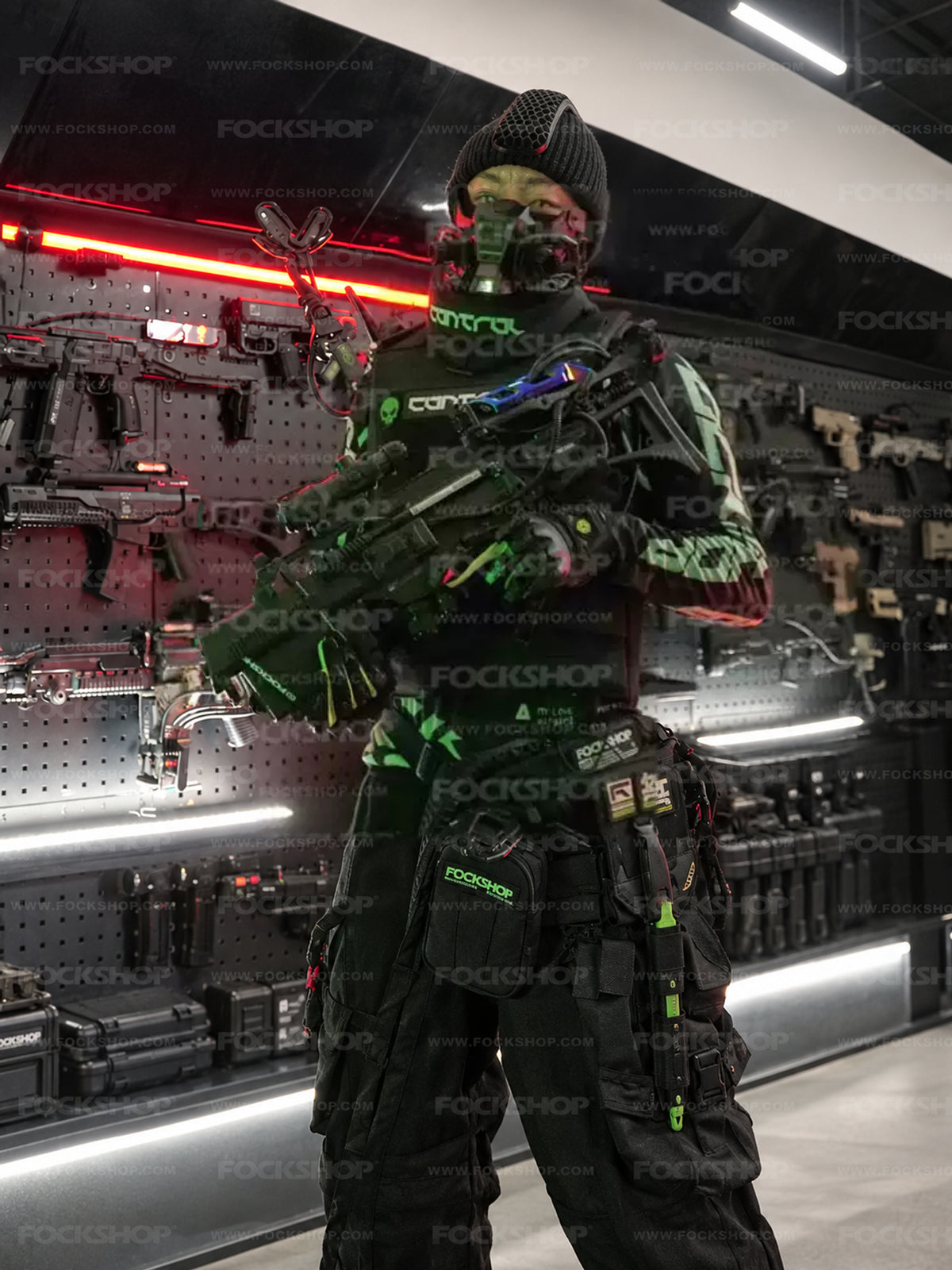 FOCKSHOP FIGHTING SPIRIT cyber mask — black Version 1 mask in a second modeled costume portrait