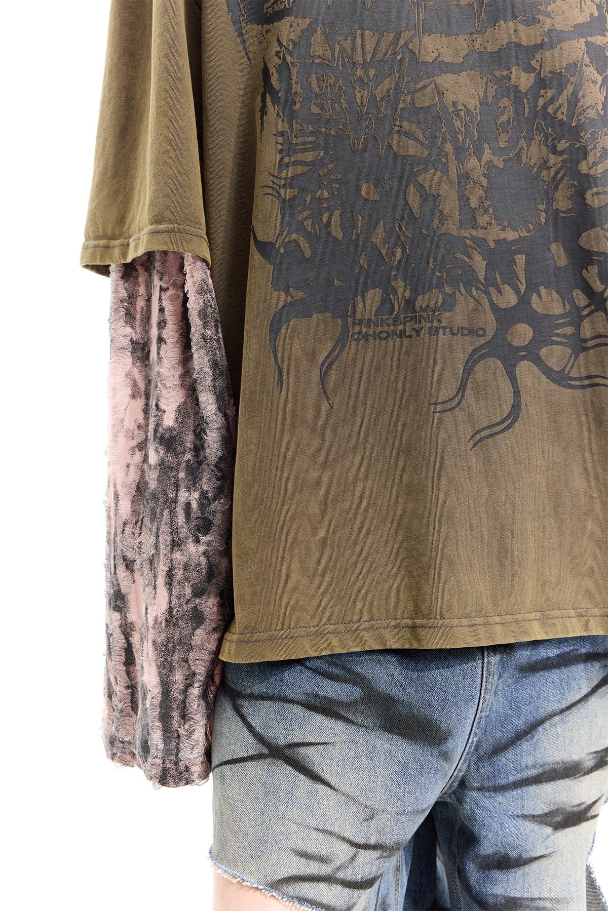 PINKSPINK REMAKE coffee hooded tee — detail of the contrasting distressed pink-and-black sleeve