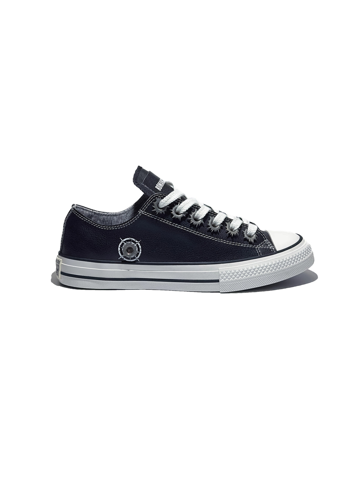ROMAN CATCHER POWSTAR sneakers in black — side product view showing metal eyelets, white laces and a striped rubber sole.