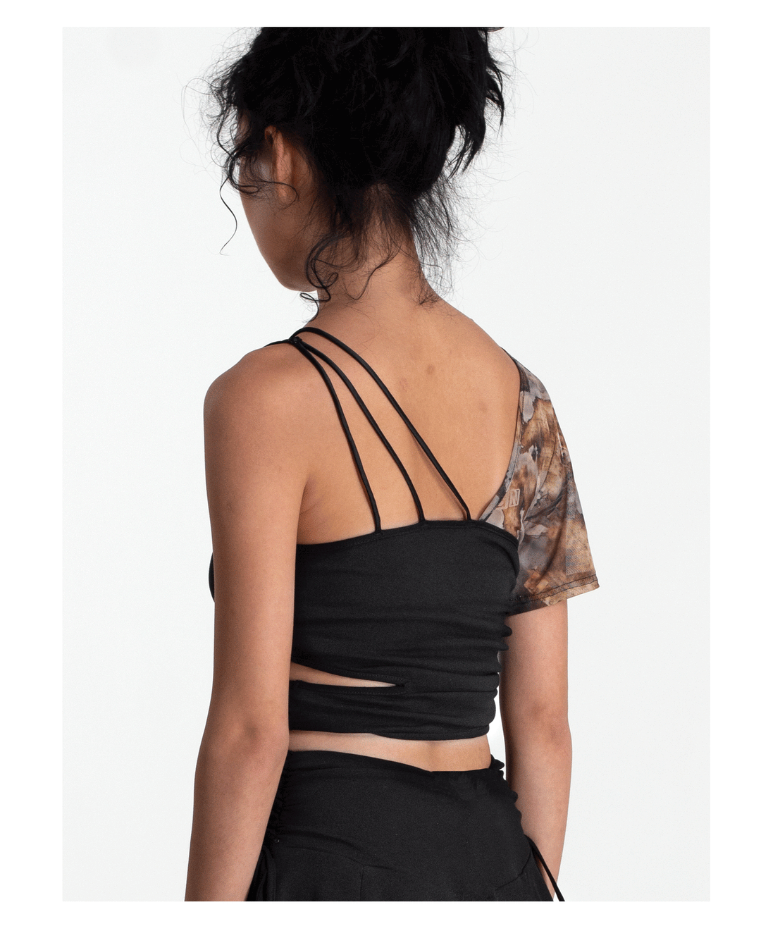 4RE1GN TIE-DYE SLEEVE asymmetric crop top, rear view of the asymmetric straps