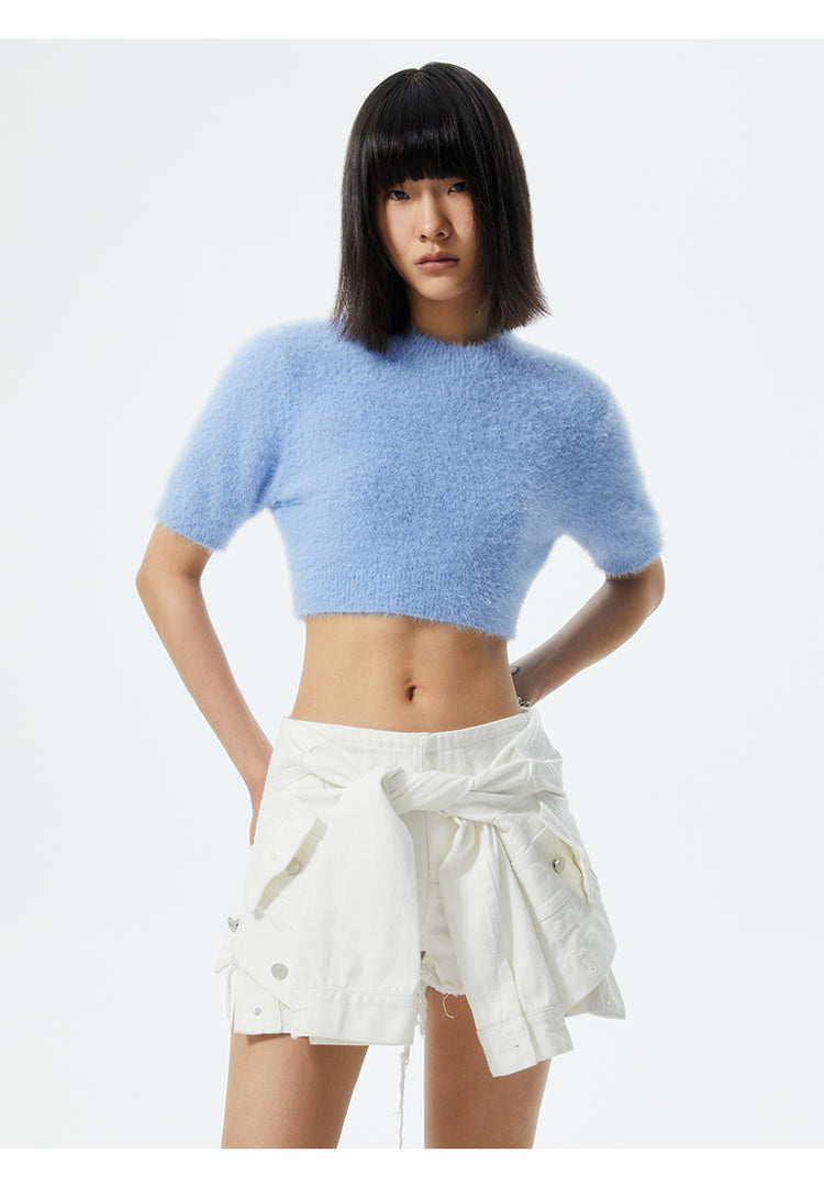 SHOWROOM PLUS ILLUSION tied-sleeve denim shorts, white, front pose with hand at waist