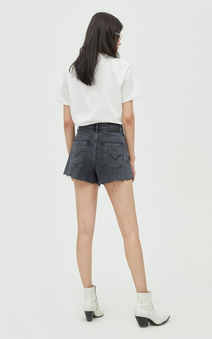 ONLY PAPER TEAR patchwork denim shorts, black, full rear outfit